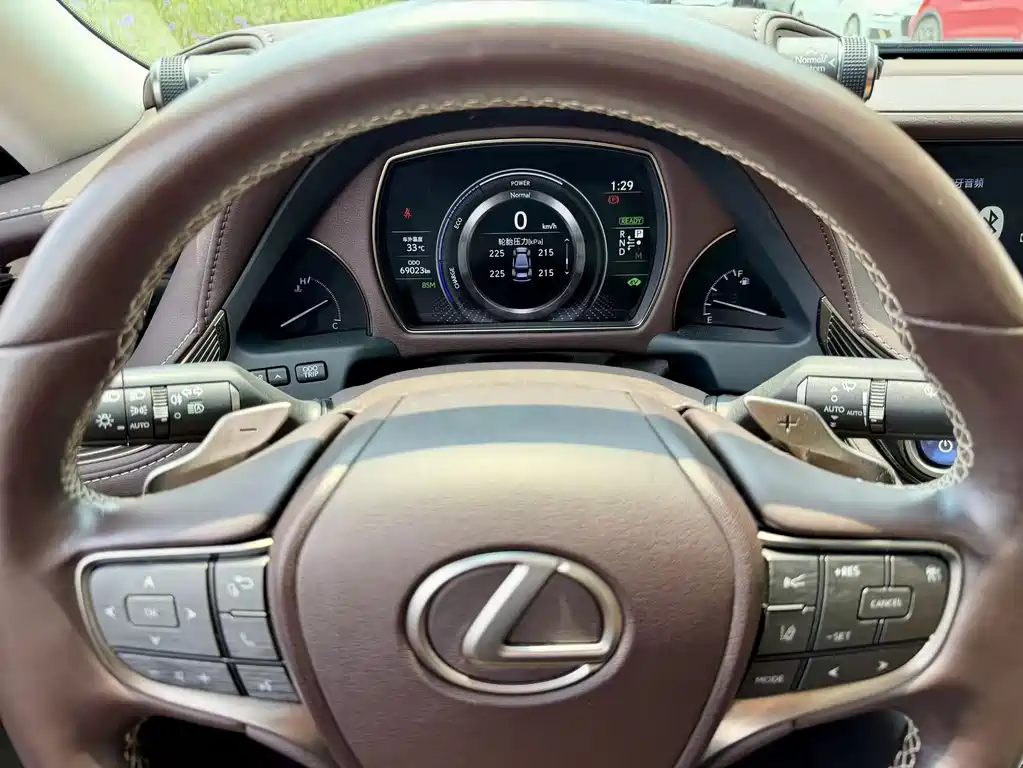 Lexus LS — миниатюра 18