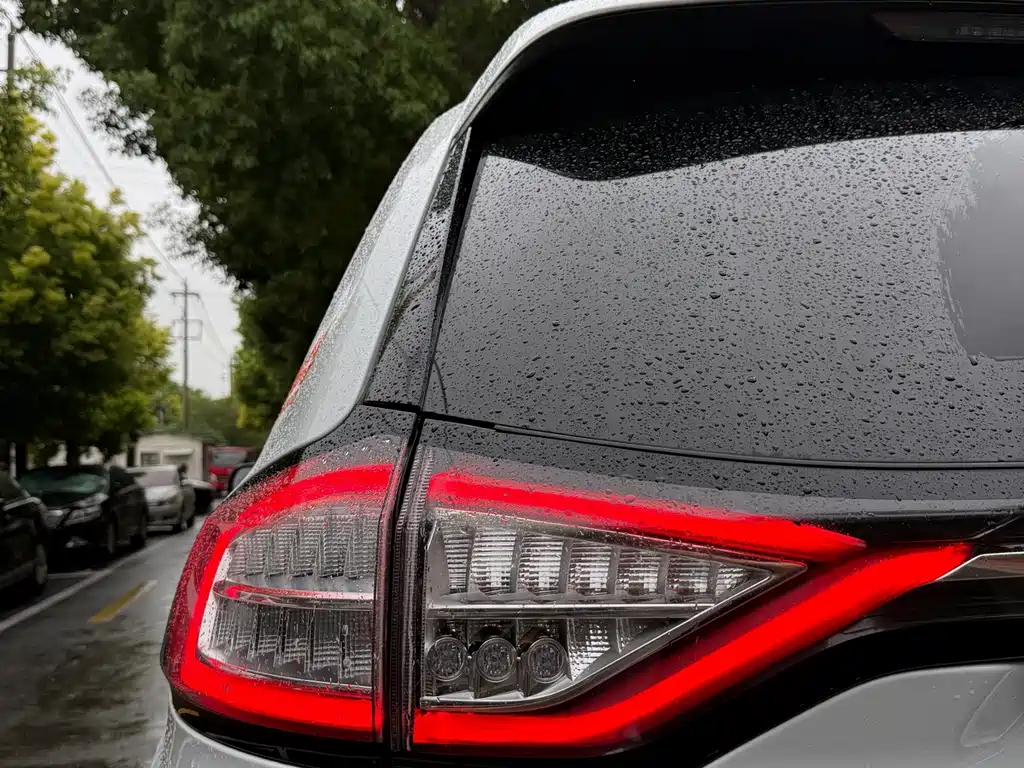 Ford Edge — миниатюра 10