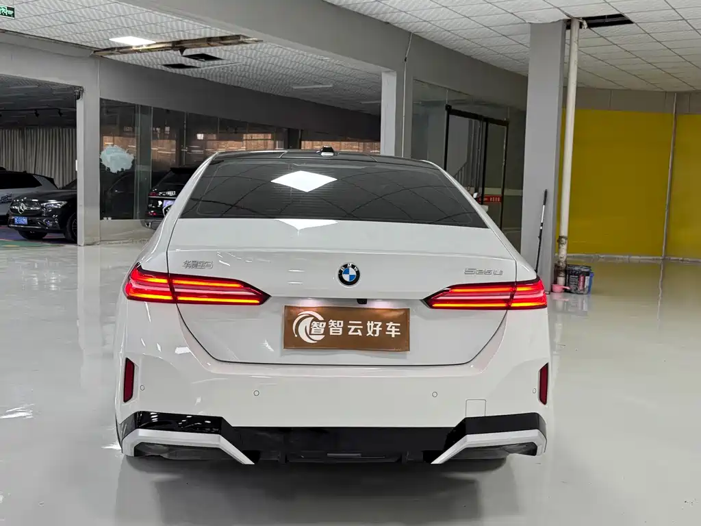 BMW 5 Series — миниатюра 8