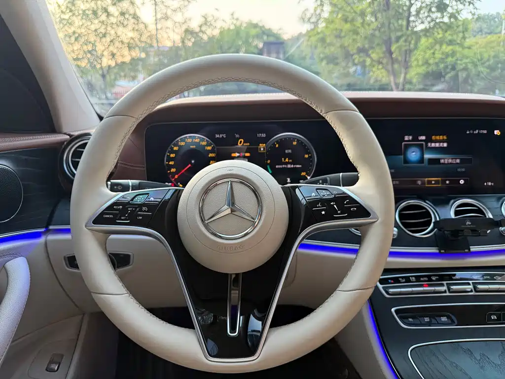 Mercedes-Benz E-Class — миниатюра 13