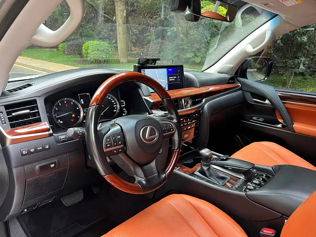 Lexus LX — миниатюра 6