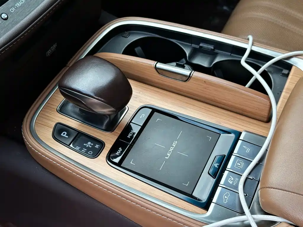 Lexus LS — миниатюра 4