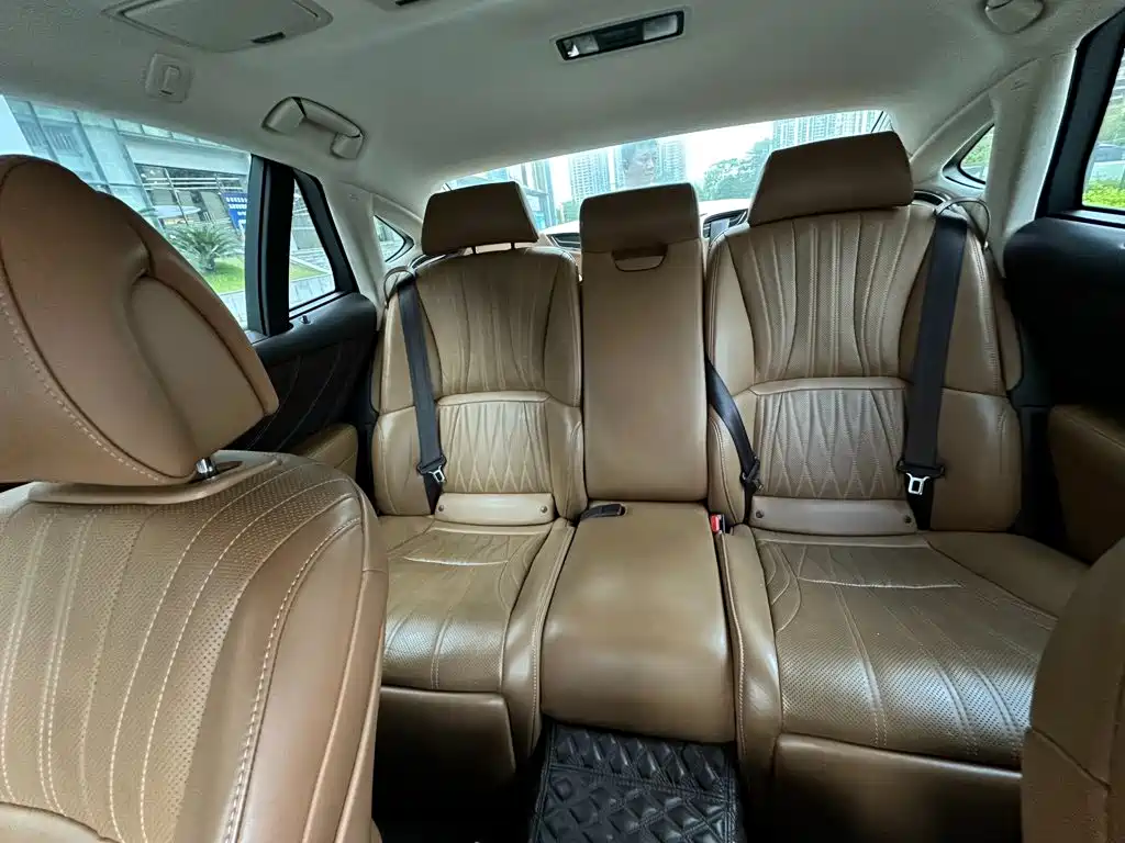 Lexus LS — миниатюра 5
