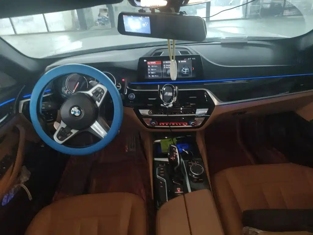 BMW 5 Series — миниатюра 13