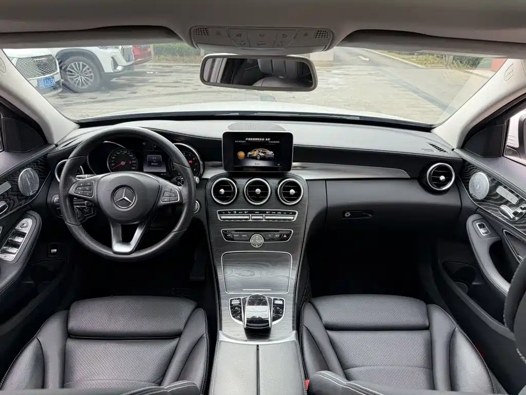 Mercedes-Benz C-Class — миниатюра 13