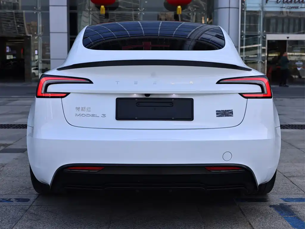 Tesla Model 3 — миниатюра 4