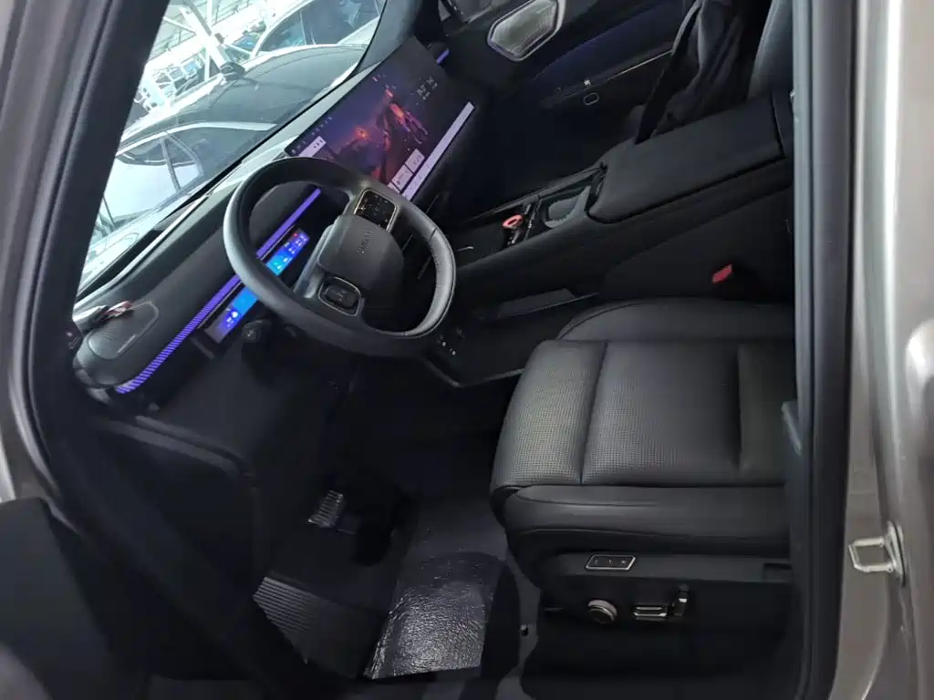 Lynk & Co 900 — миниатюра 15
