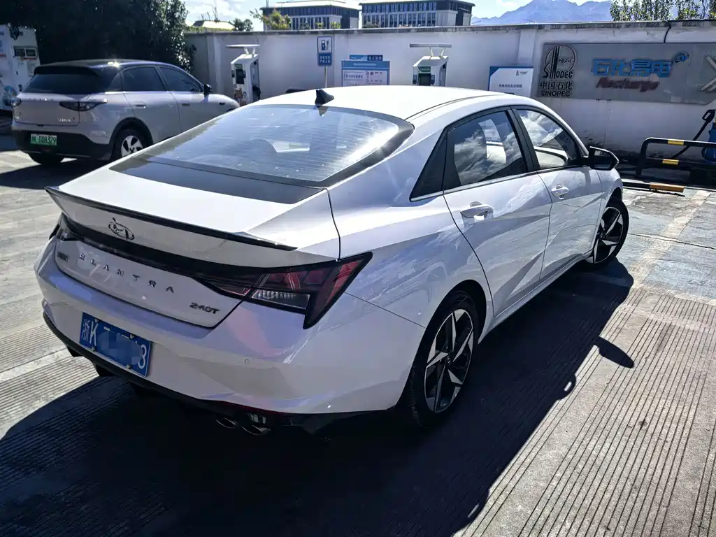 Hyundai Elantra — миниатюра 13
