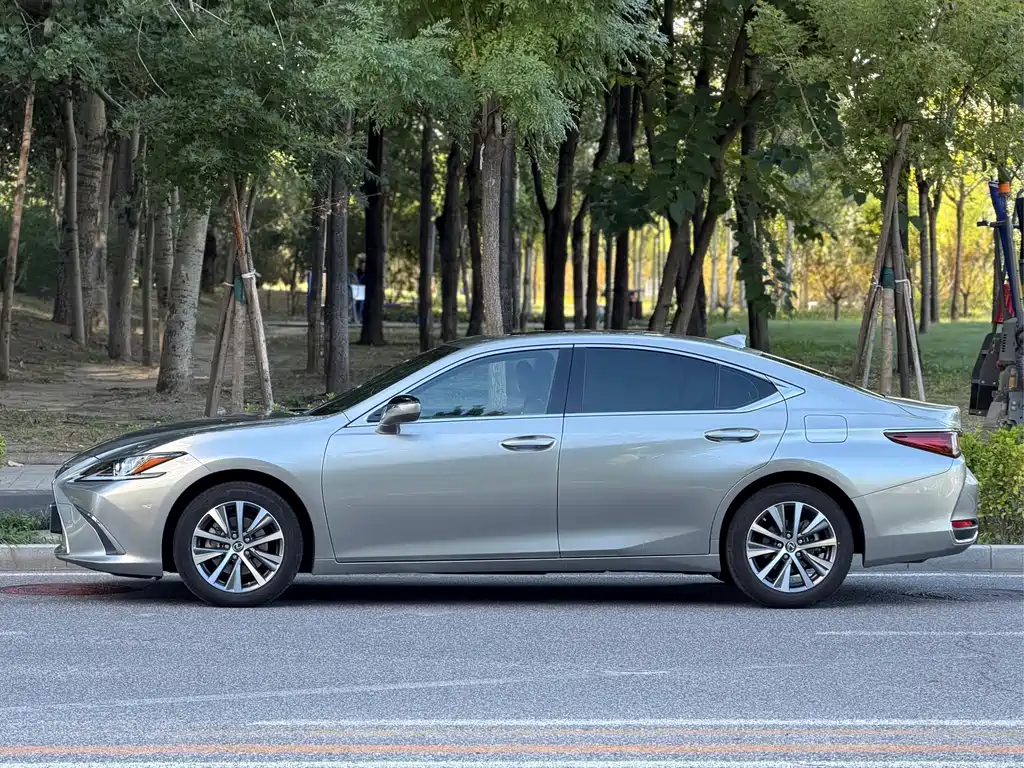 Lexus ES — миниатюра 3