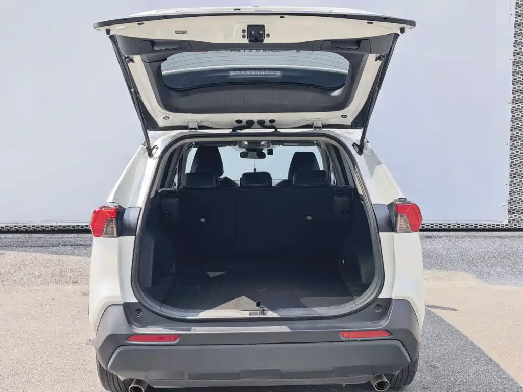 Toyota RAV4 — миниатюра 6