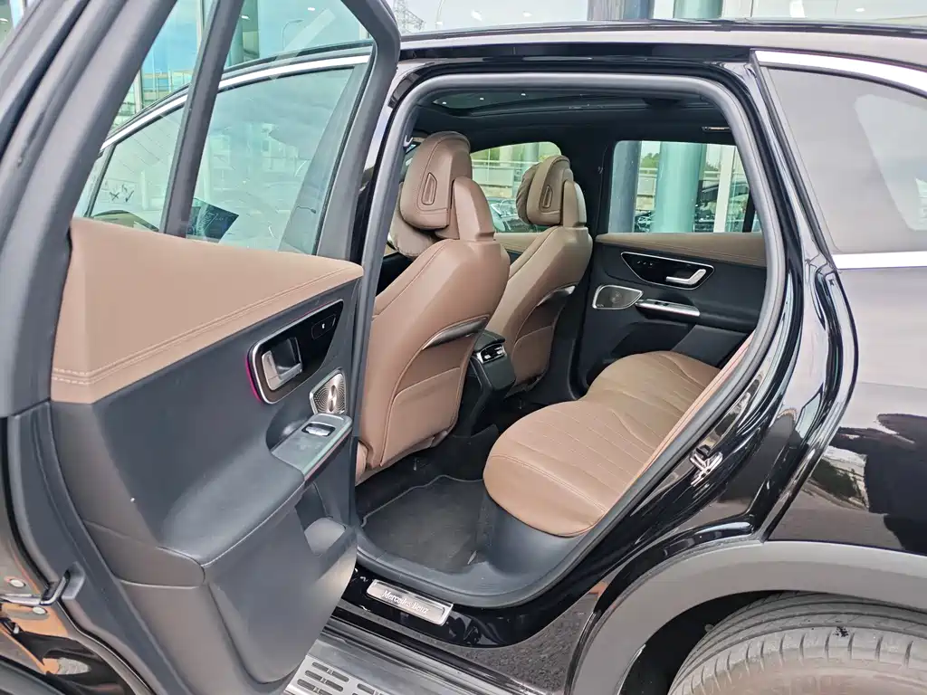 Mercedes-Benz EQE SUV — миниатюра 6