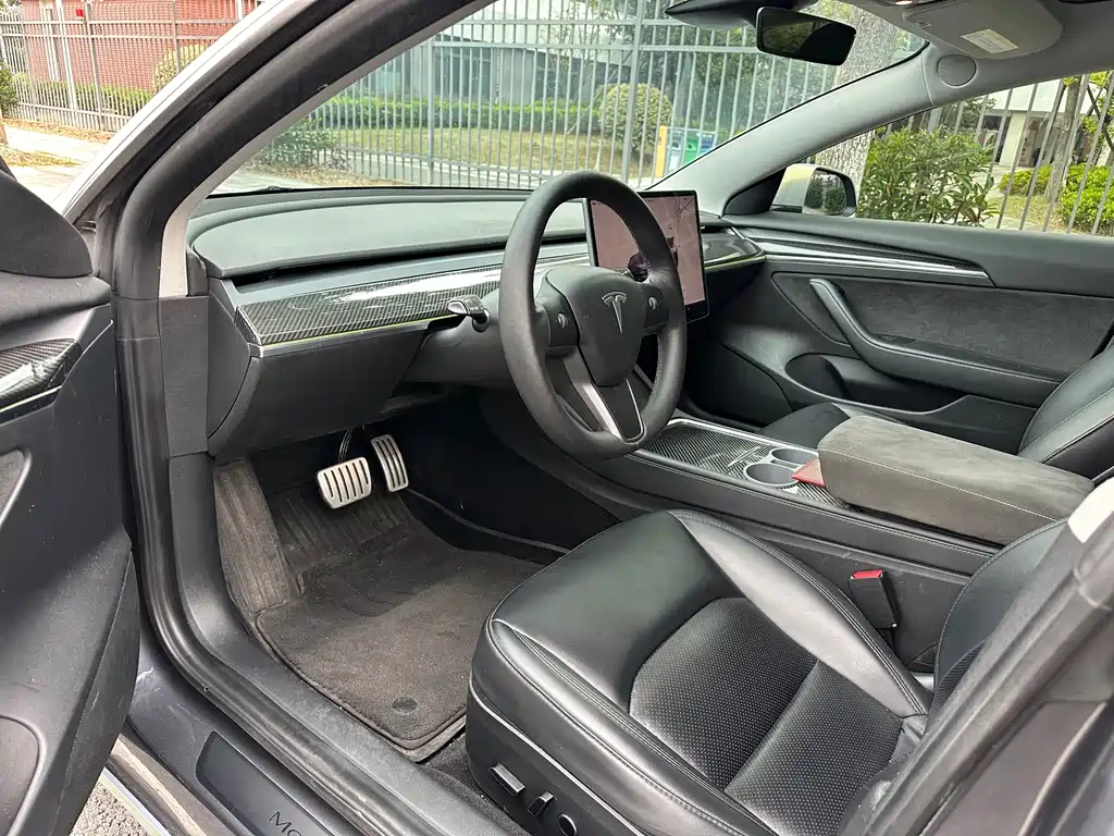 Tesla Model 3 — миниатюра 7