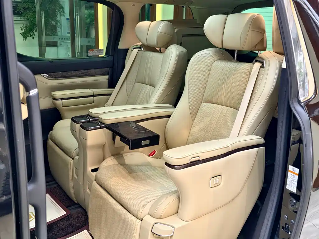 Toyota Vellfire — миниатюра 17