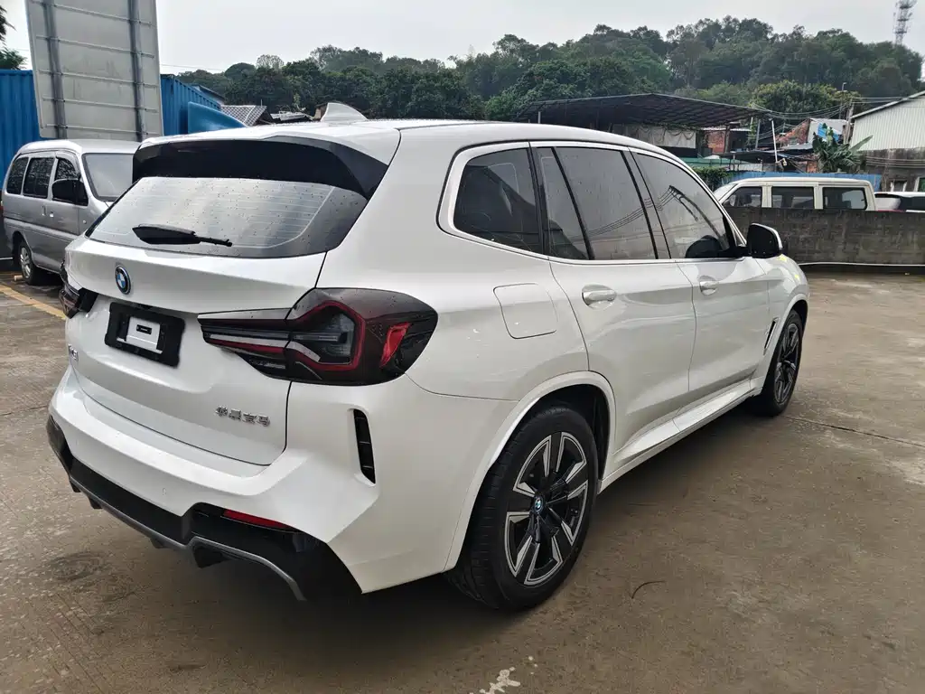 BMW iX3 2024 Lead