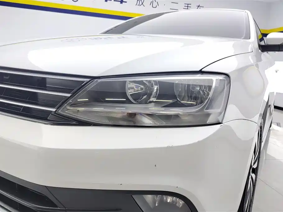 Volkswagen Sagitar 2018 1.6L AT Comfort