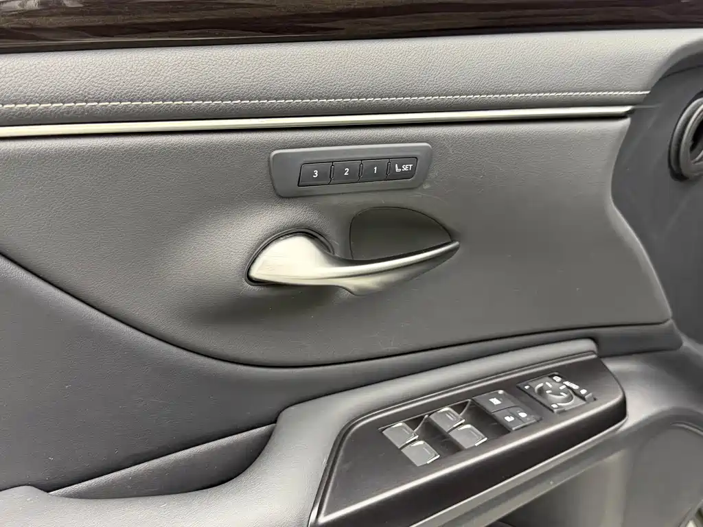 Lexus ES — миниатюра 14