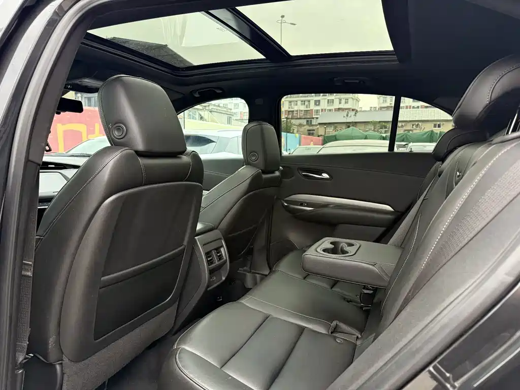 Cadillac XT4 — миниатюра 8