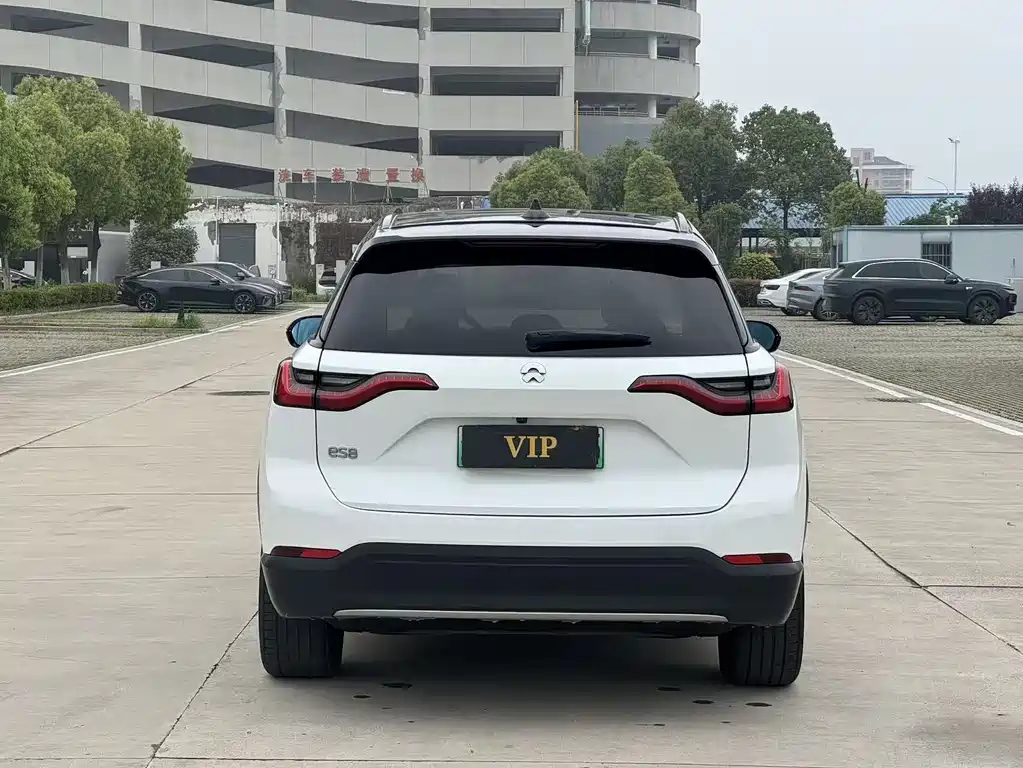 NIO ES8 2018 355KM мест