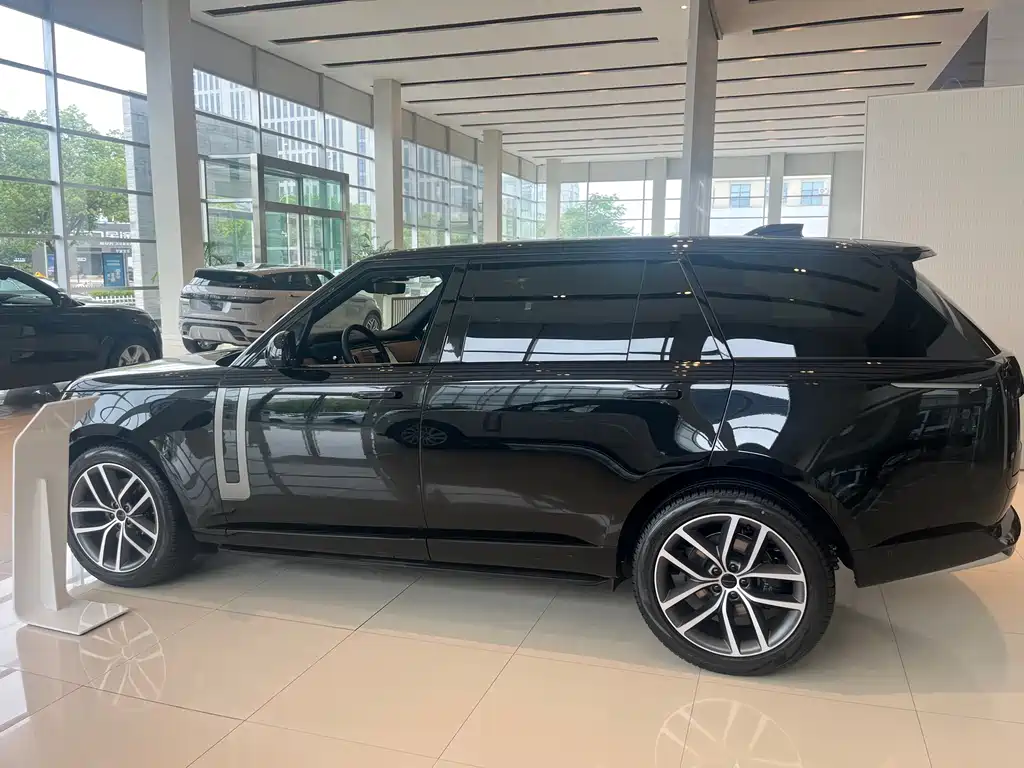 Land Rover Range Rover 2026 3.0 L6 400PS HSE