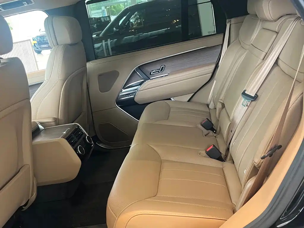 Land Rover Range Rover 2026 3.0 L6 400PS HSE