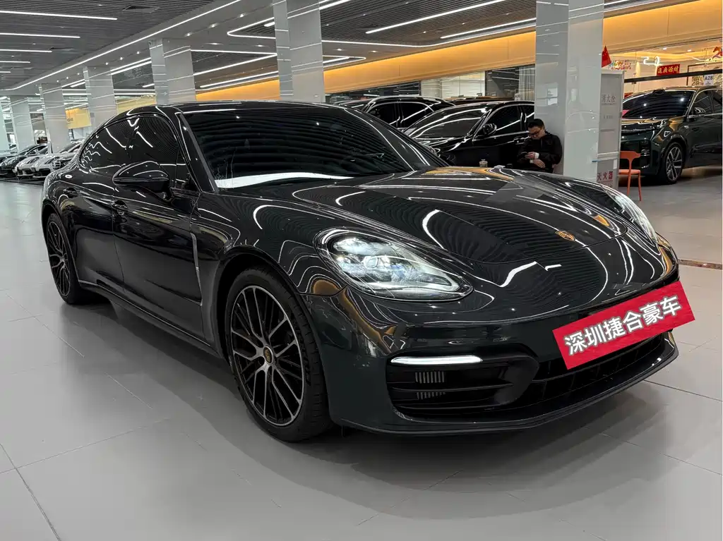 PORSCHE PANAMERA