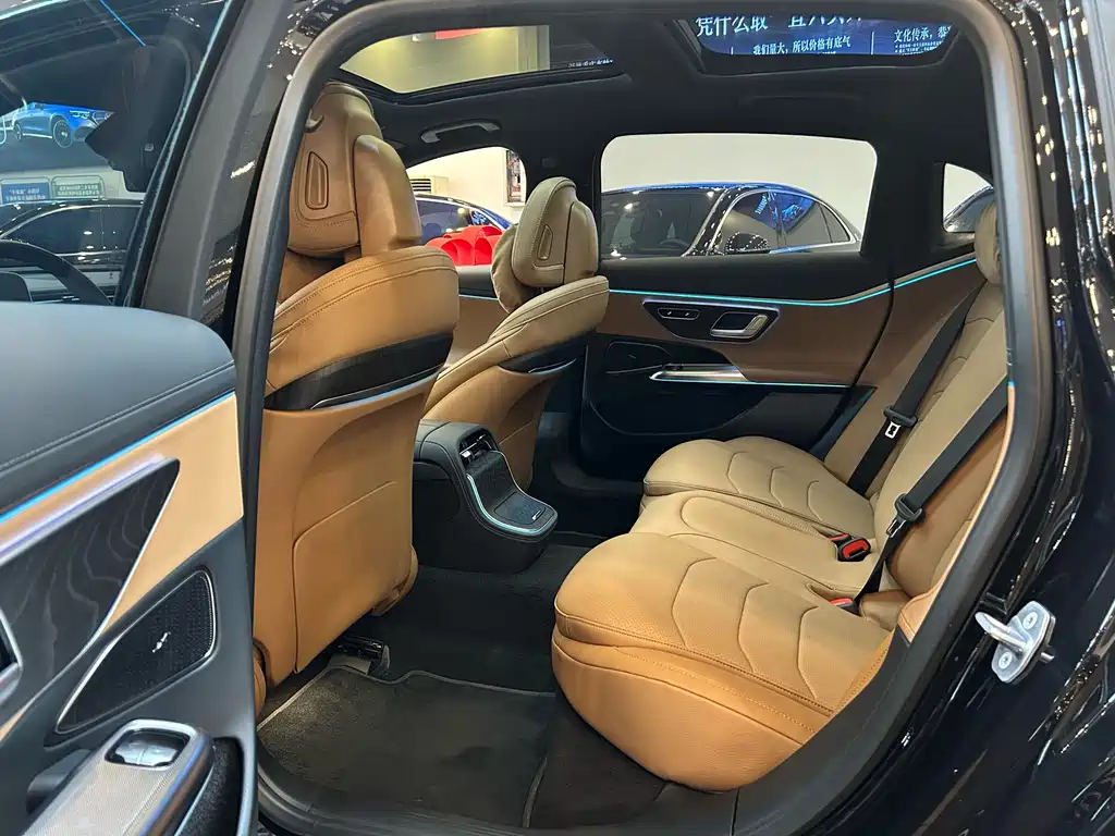 Mercedes-Benz E-Class — миниатюра 8