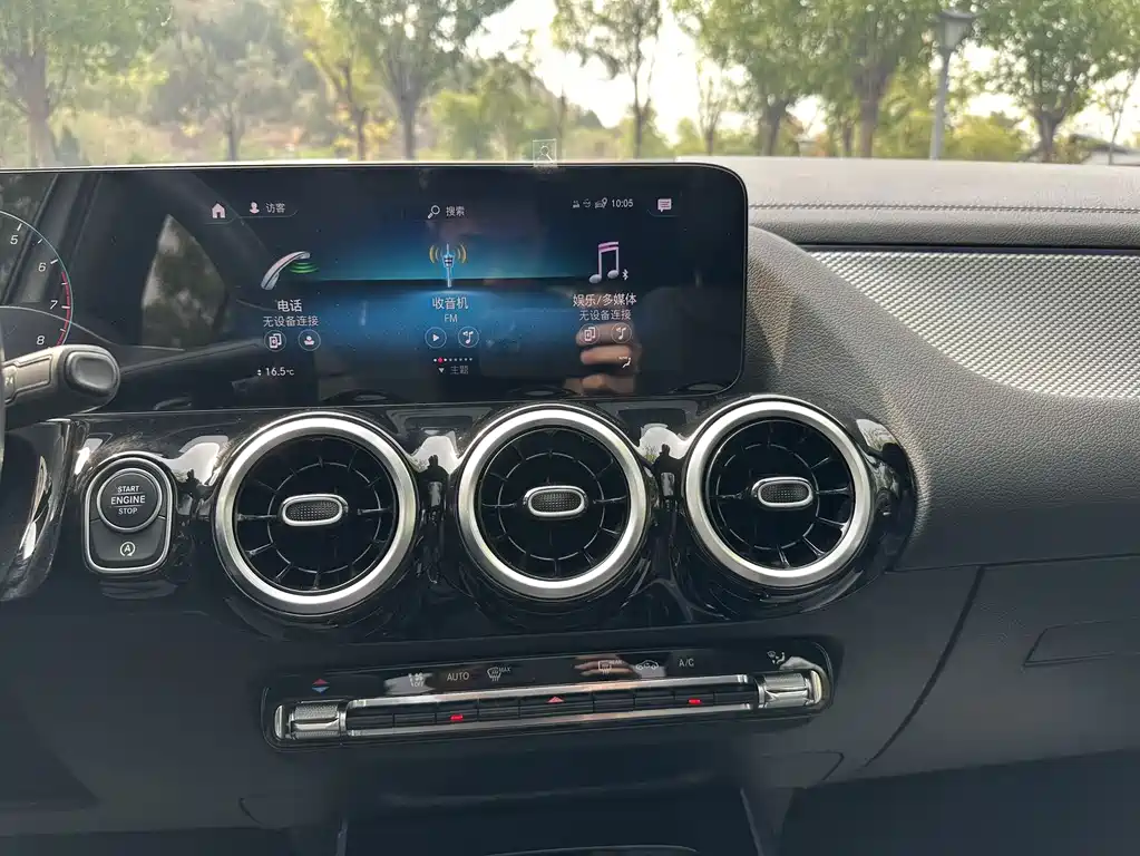 Mercedes-Benz GLA — миниатюра 18