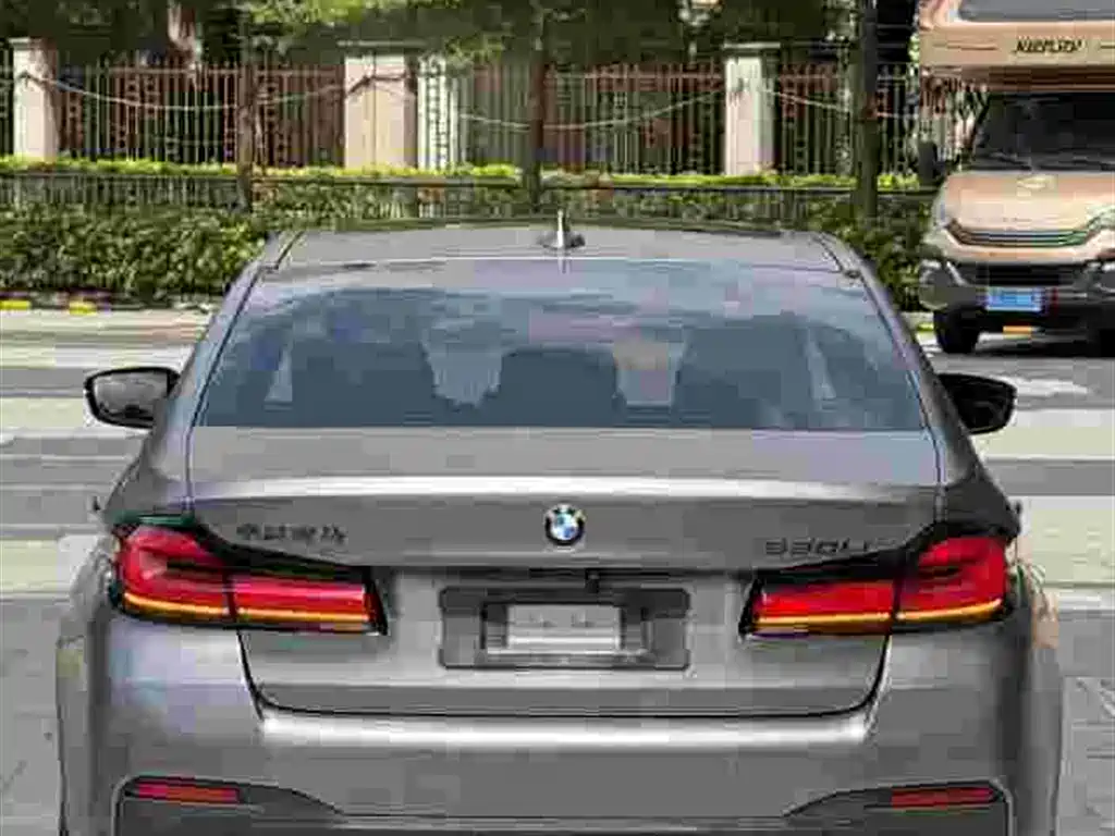 BMW 5 Series — миниатюра 4