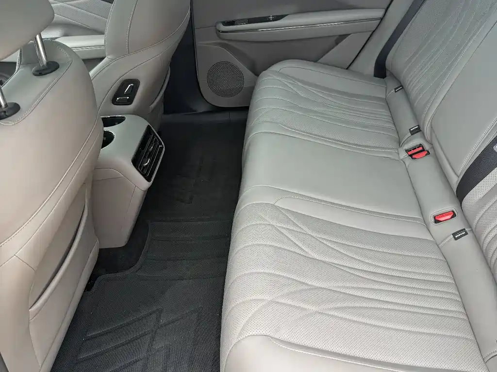 Geely Galaxy Galaxy 8 8 2025 130km EM-i Premium