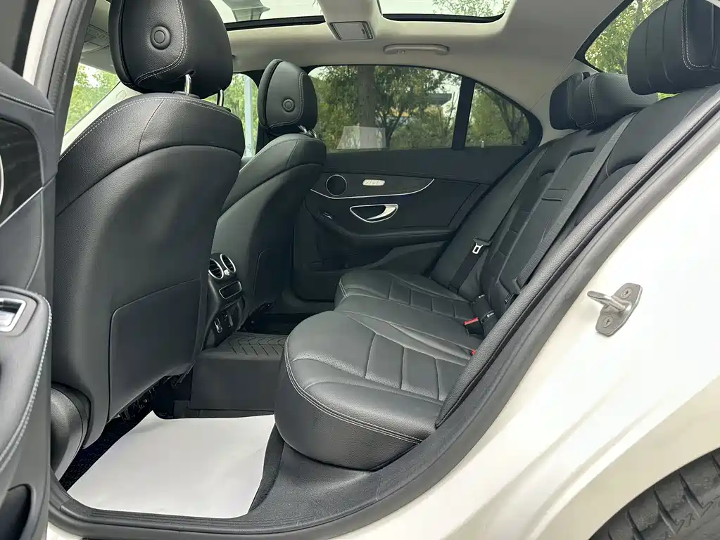 Mercedes-Benz C-Class — миниатюра 16