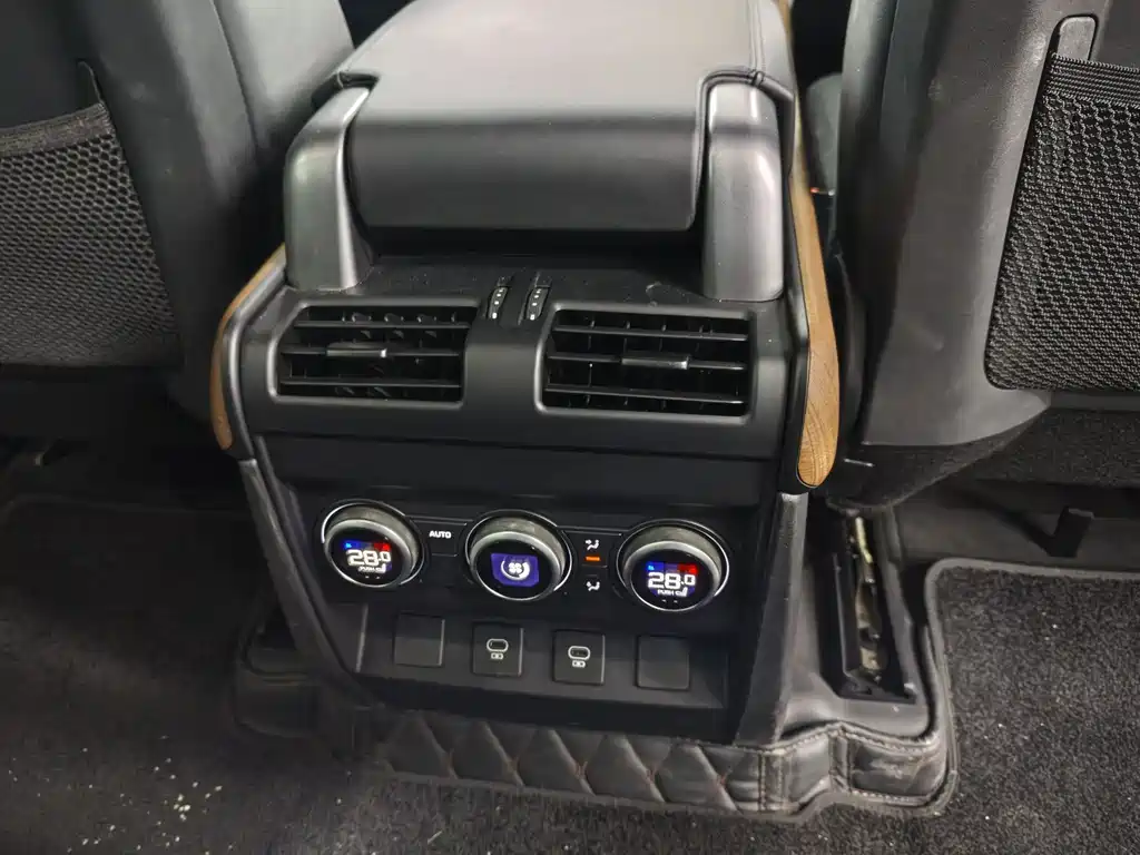 Land Rover Defender — миниатюра 18