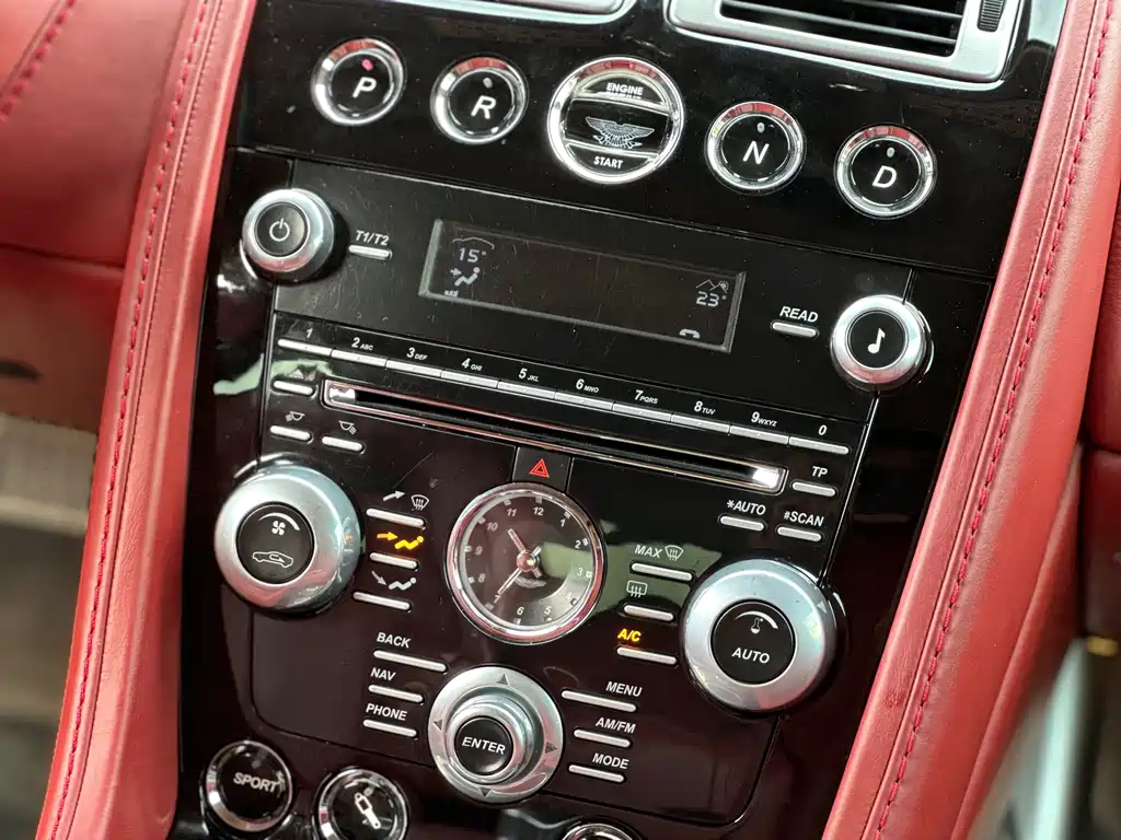 Aston Martin Rapide — миниатюра 14
