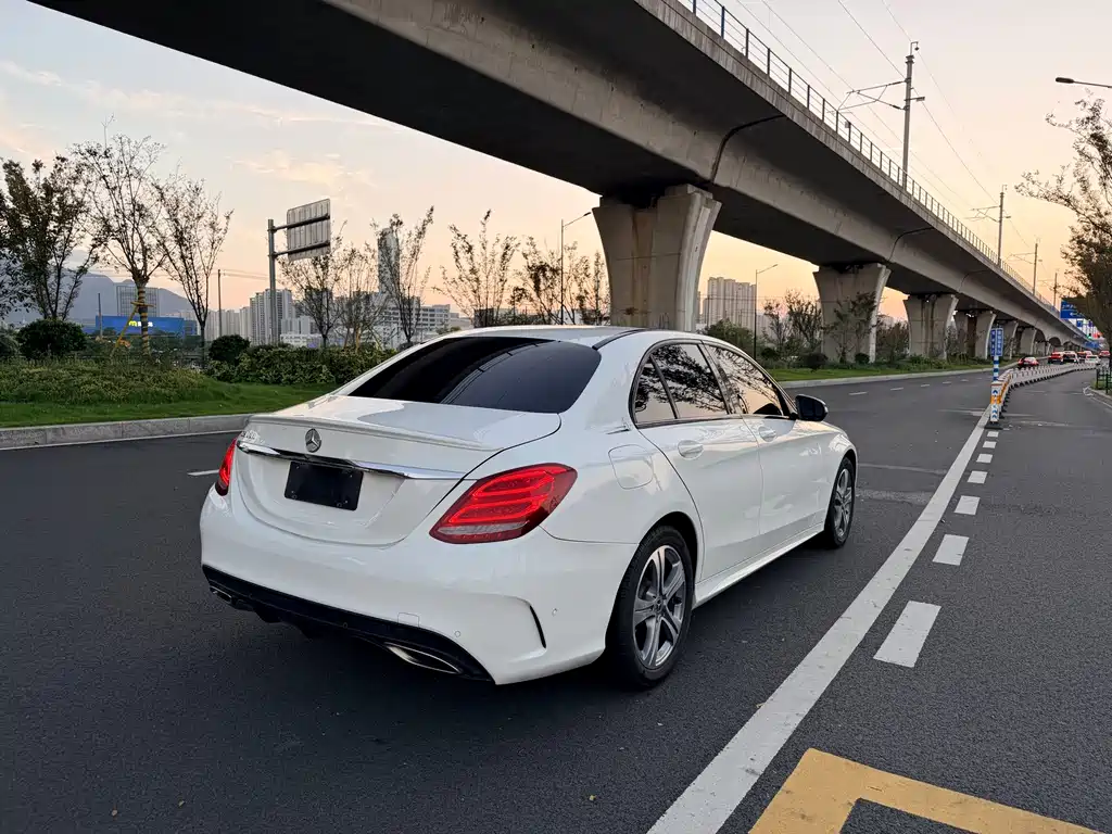 Mercedes-Benz C-Class — миниатюра 11