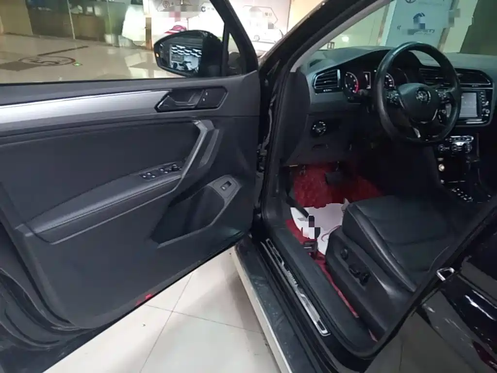 Volkswagen Tiguan L — миниатюра 16