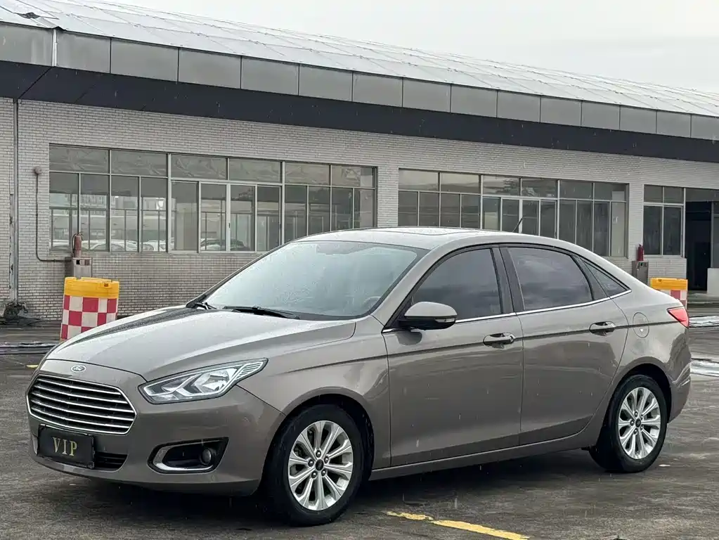 Купить Ford Escort