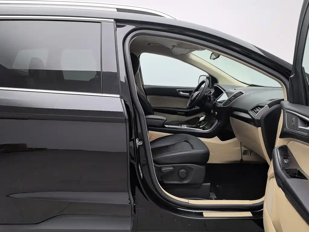 Ford Edge — миниатюра 23