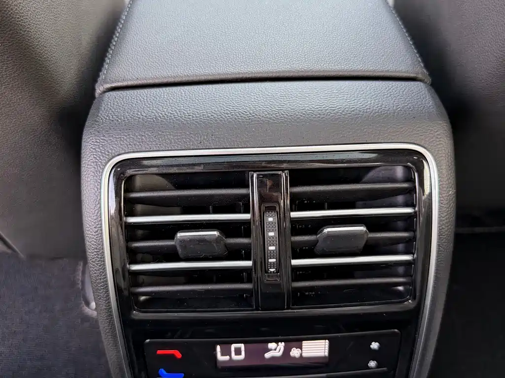 Volkswagen Magotan PHEV — миниатюра 13