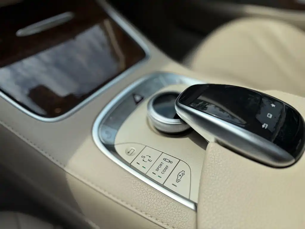 Mercedes-Benz S-Class — миниатюра 9