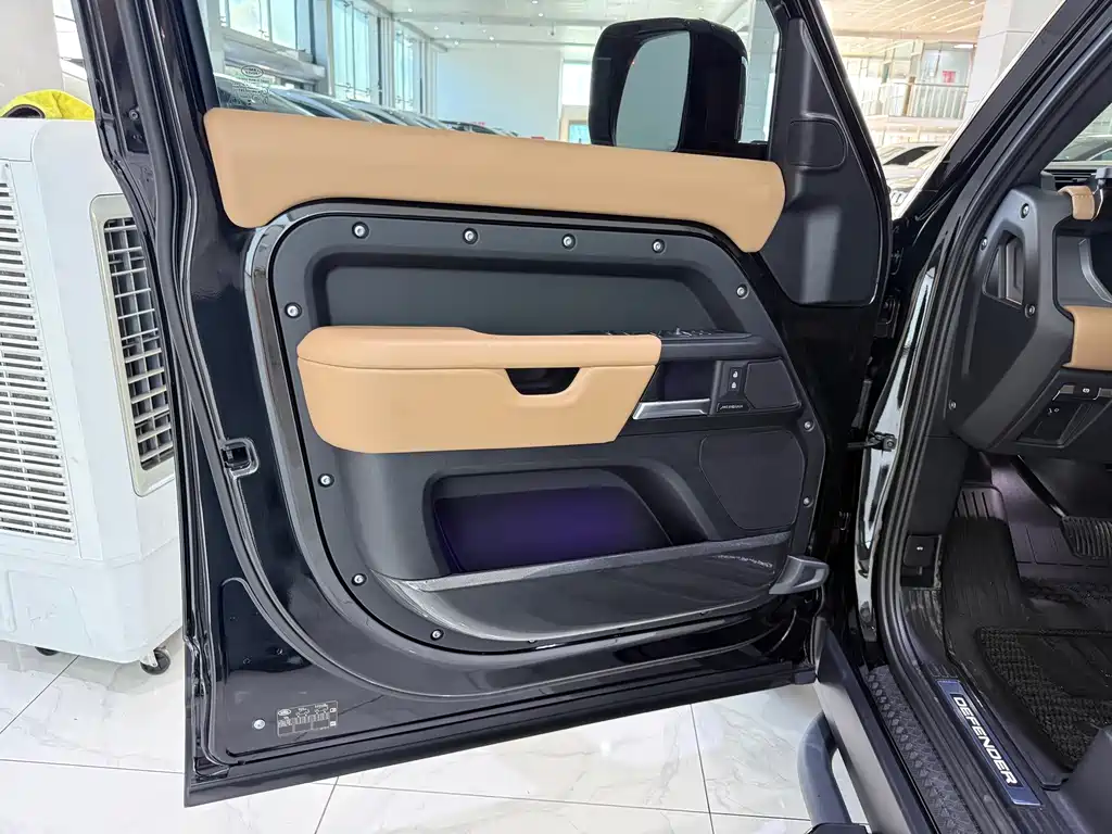 Land Rover Defender — миниатюра 5