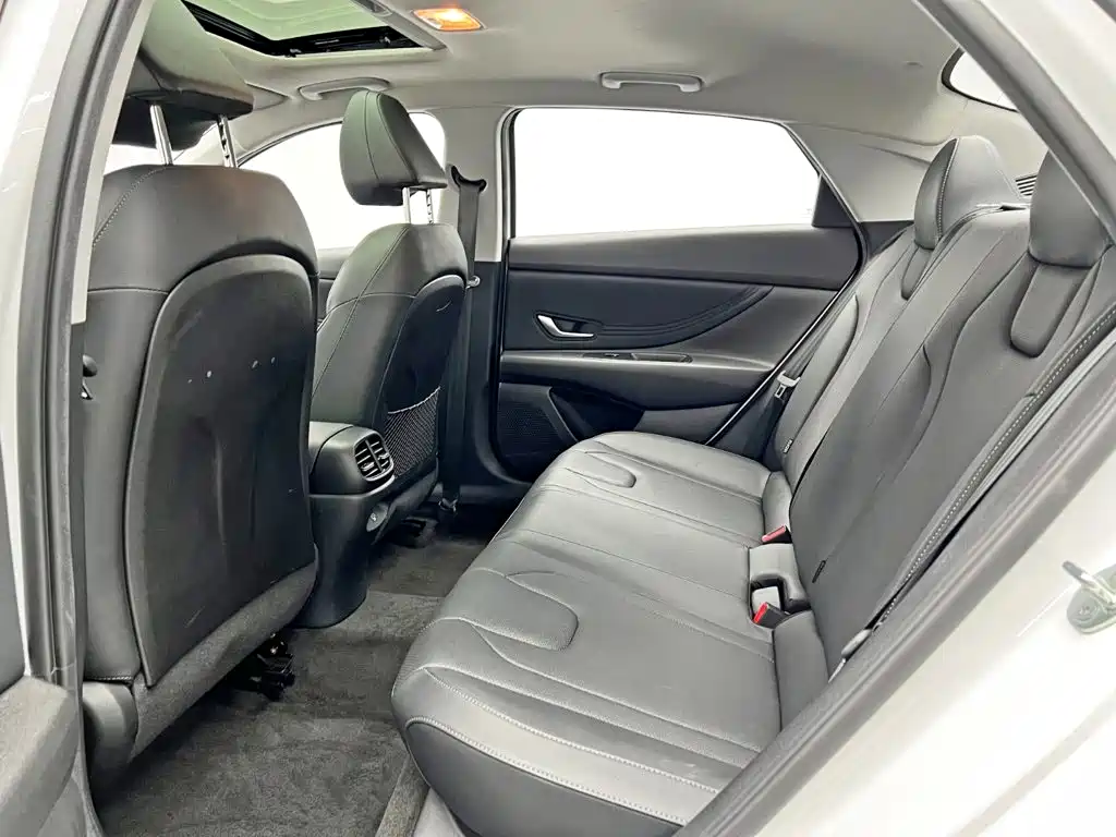 Hyundai Elantra — миниатюра 15