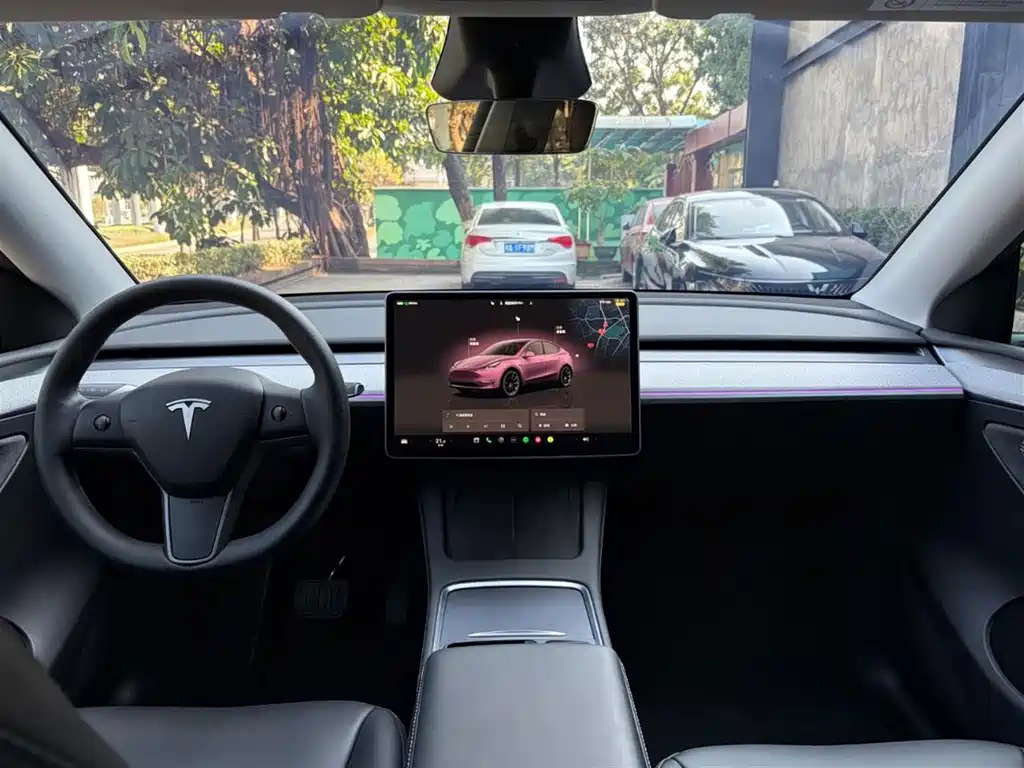 TESLA MODEL Y