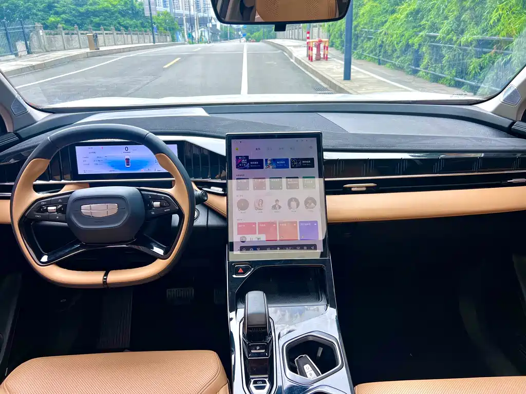 Geely Boyue L — миниатюра 12