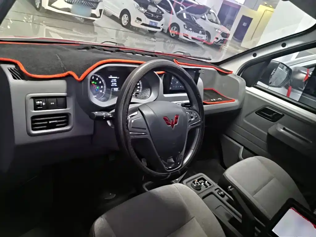 Wuling Yangguang — миниатюра 11