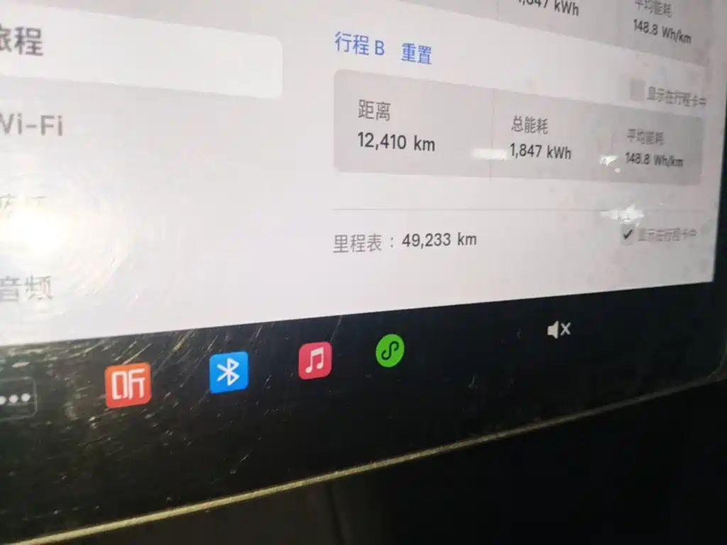 Tesla Model Y — миниатюра 12