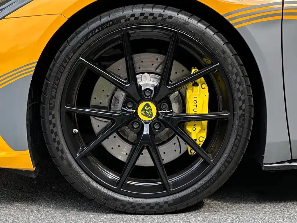 Lotus Emira — миниатюра 8