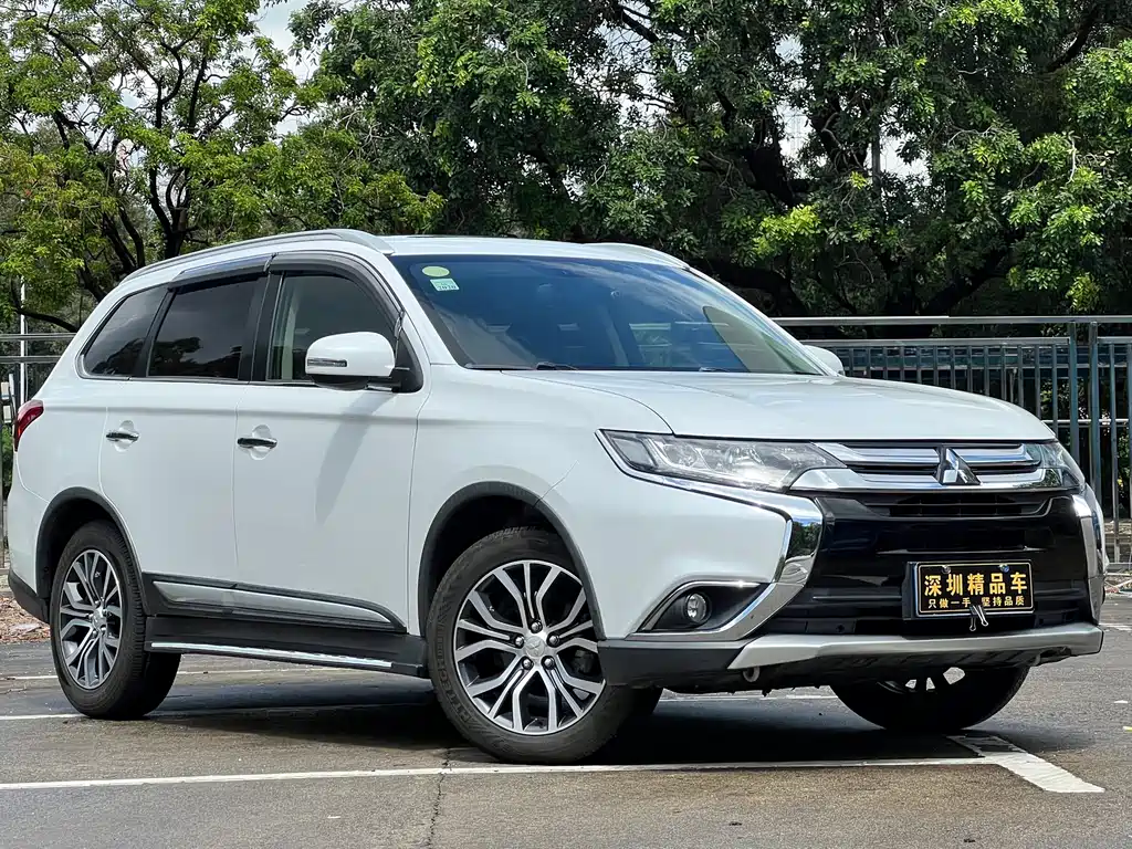 MITSUBISHI OUTLANDER