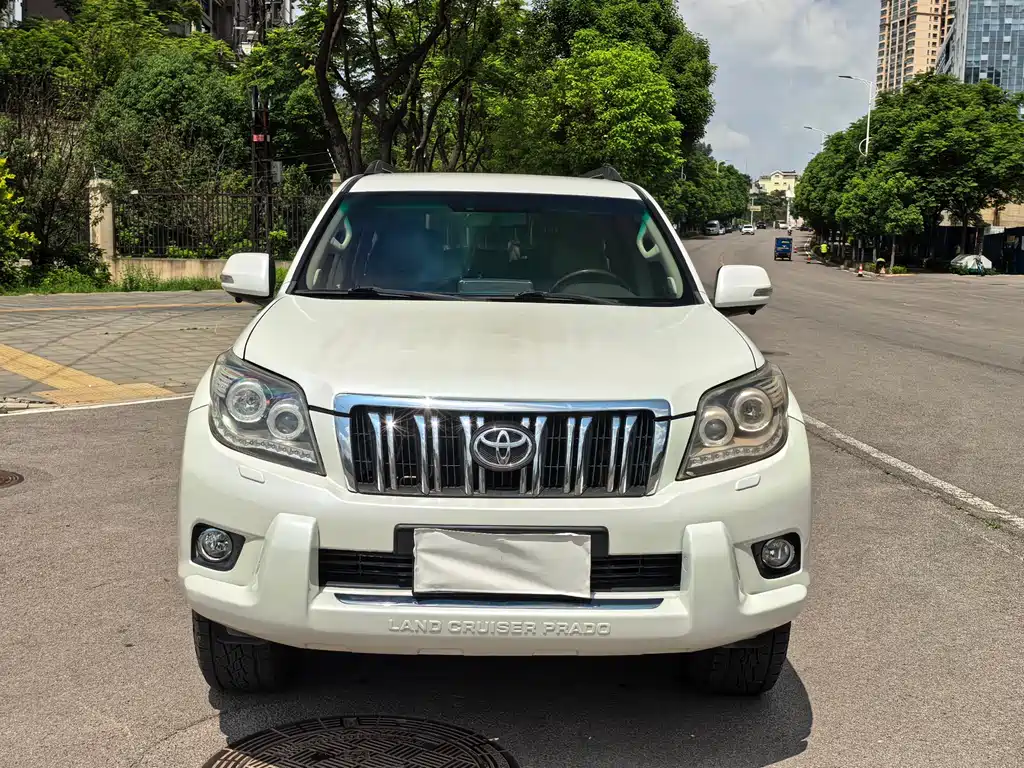 Toyota Land Cruiser Prado 2010 2.7L AT Luxury