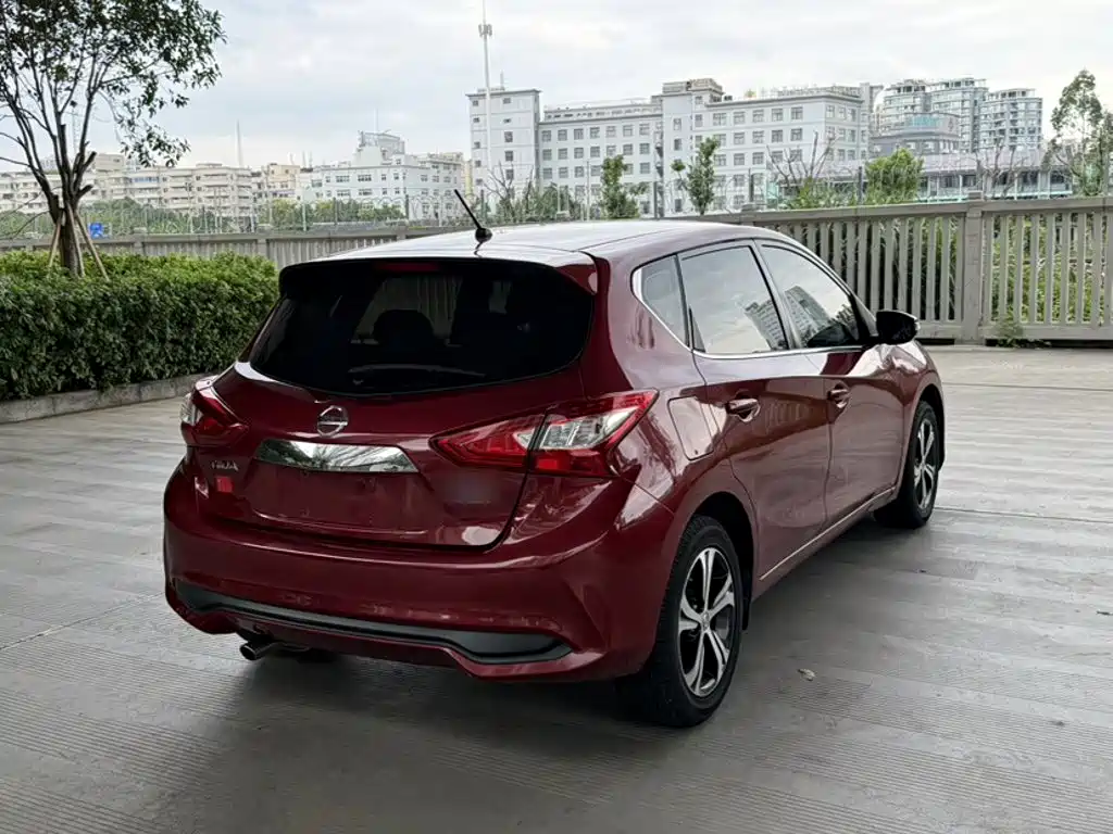 Nissan Tiida — миниатюра 7