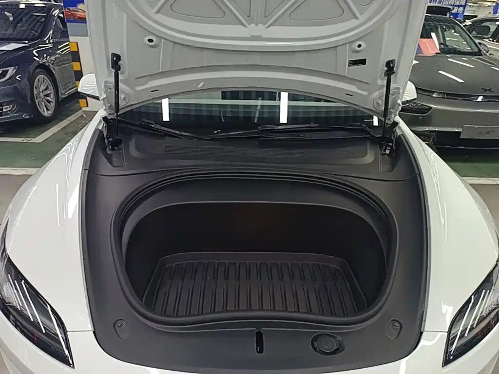 Tesla Model 3 — миниатюра 20