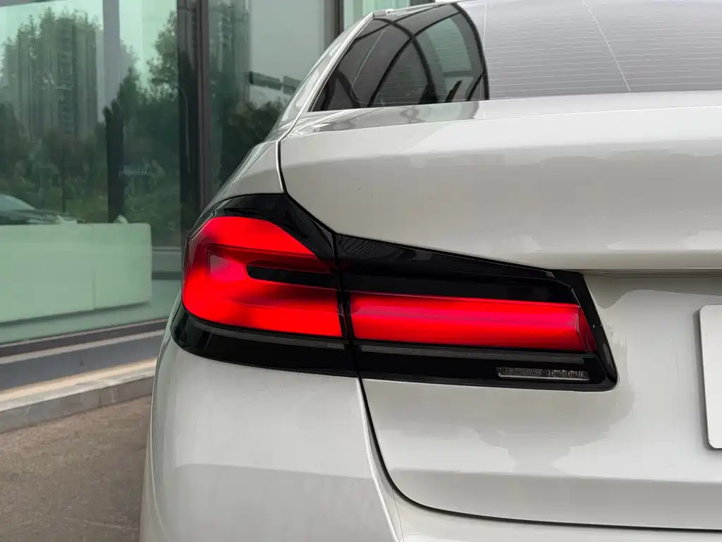 BMW 5 Series — миниатюра 30